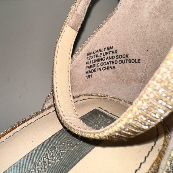 Betsey Johnson Carly Gold Block Heel - Picture 4 of 4